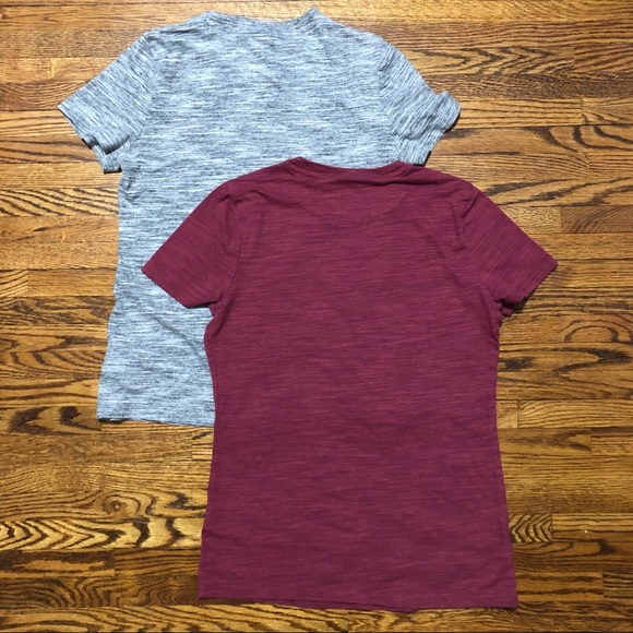 Set of 2 woman’s Reebok athletic workout t-shirts - Picture 4 of 4